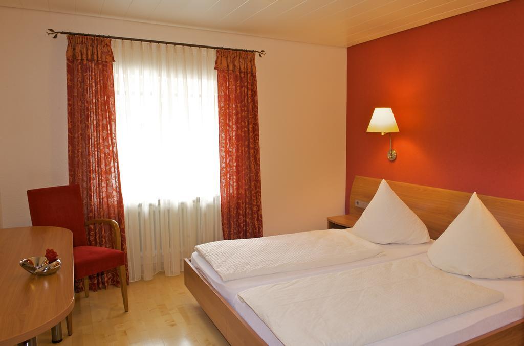 Gasthof Zum Kreuz Neuenburg am Rhein Room photo